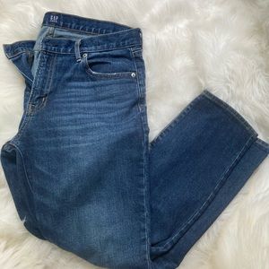 GAP DENIM Best Girlfriend jean. Straight leg. Size (29)